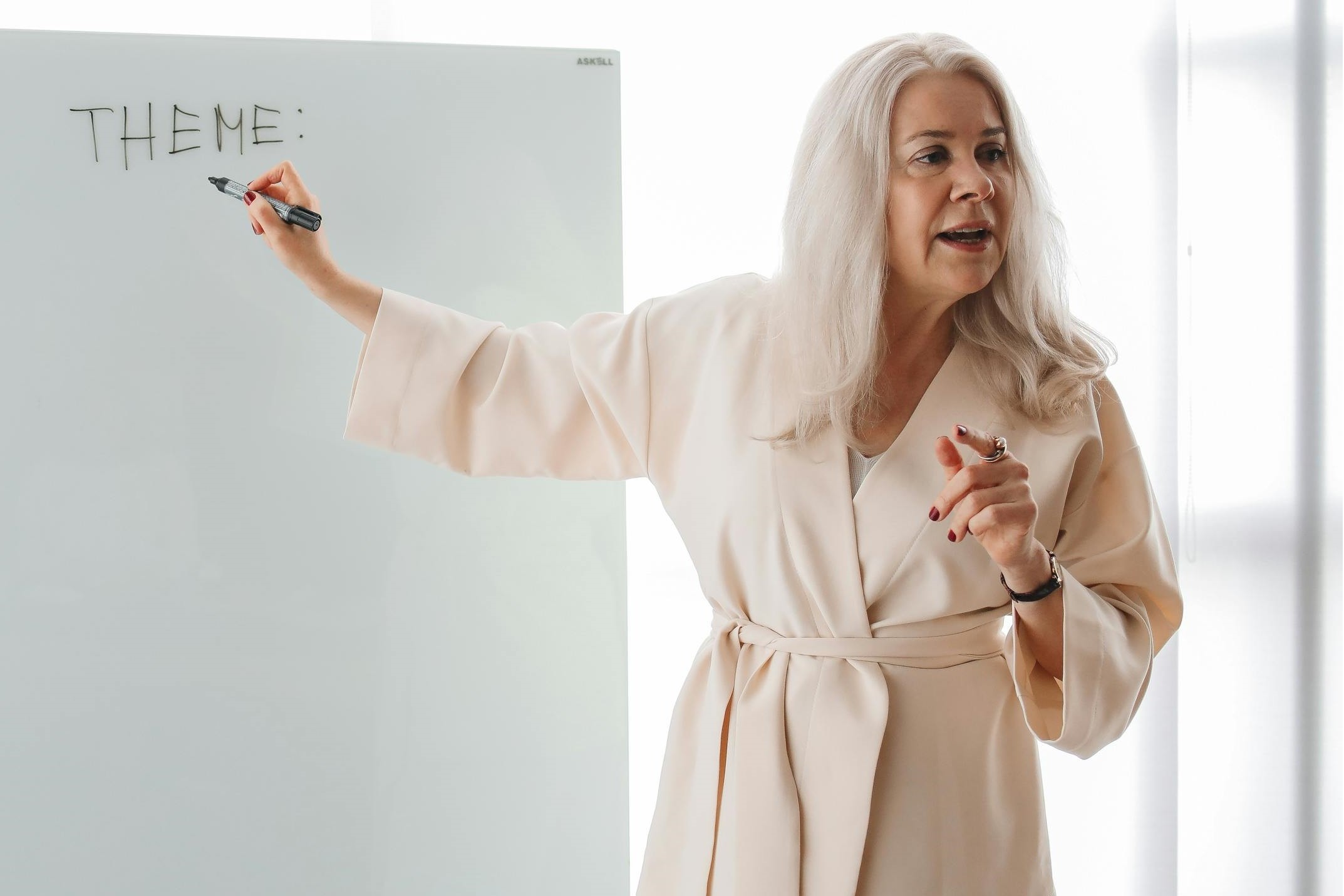 dziecko z kororowymi rekoma